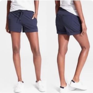 💙Athleta Midtown shorts in Navy (6)